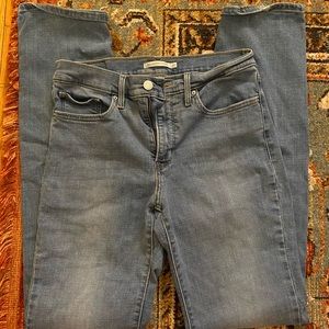 Levis Shaping Straight Jeans